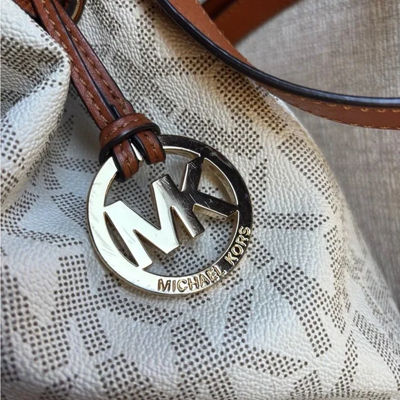 Michael Kors Designer Cream and Brown Bucket Bag - Picture 4 of 6